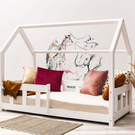 Wall stickers - Jungle and friends. Bed shown in this picture is 160x80cm.